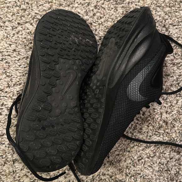 Nike Revolution - Picture 3 of 3